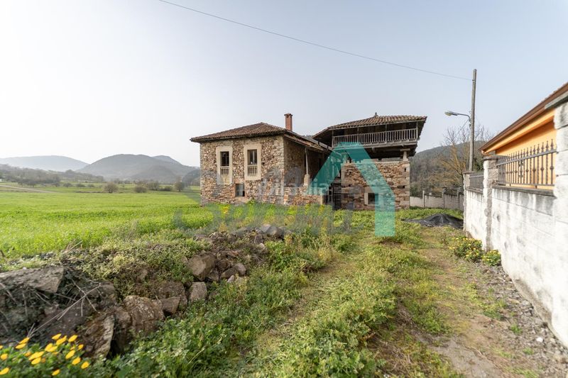 Foto dbc5411c-f011-411b-82c3-8d6694715d29. Casa a Salas