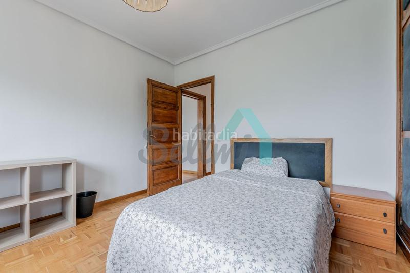 Foto 425a65b1-5a8f-4847-ba4a-defb73f46023. Miete etagenwohnung mit heizung in Parque San Francisco - Uría Oviedo