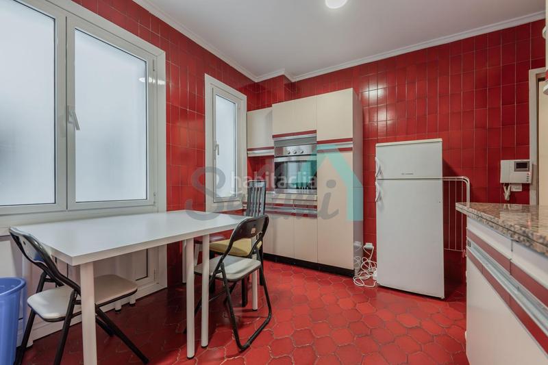 Foto 3b93ead9-82b3-4eb0-ba18-cbb4ce1fa313. Lloguer pis amb calefacció a Parque San Francisco - Uría Oviedo