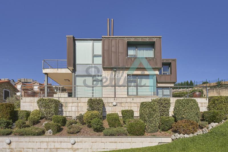 Foto 197f397d-9a4f-4a92-8eae-81f581658821. Casa amb calefacció aparcament piscina a Luanco-Aramar-Antromero Gozón