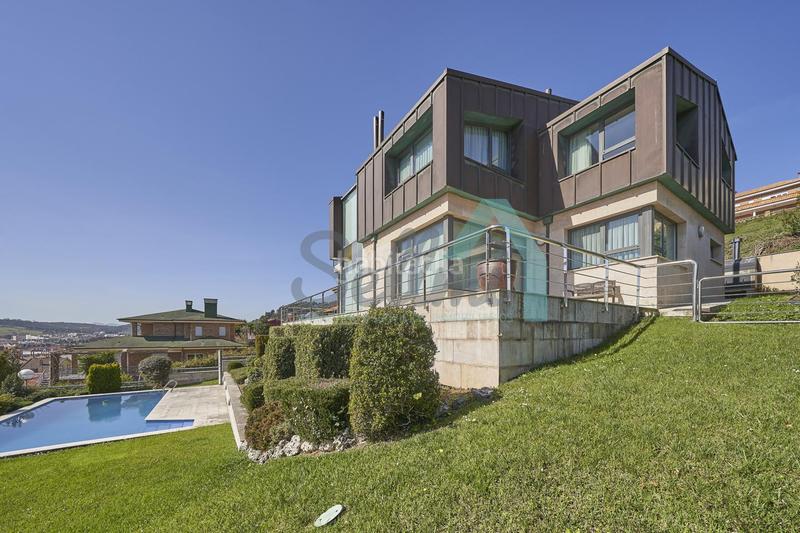 Foto c3b47df1-b3d5-4f4f-8a64-d0643eb4d310. Casa amb calefacció aparcament piscina a Luanco-Aramar-Antromero Gozón