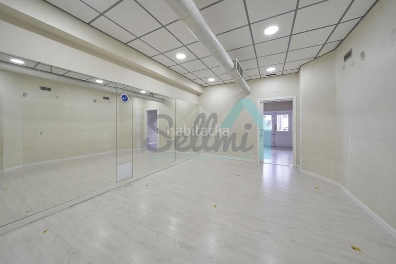 Foto 787e45d3-04eb-41ed-a605-1415a15cd495. Location local commercial dans la pola Siero Siero