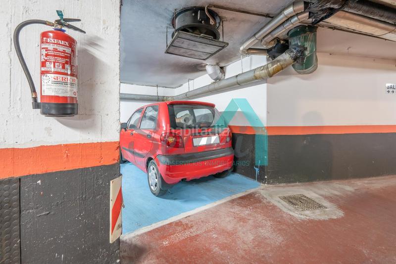 Foto 0456b7fb-8ca1-4be5-8e39-260153e27cfd. Parking voiture dans Centro Gijón