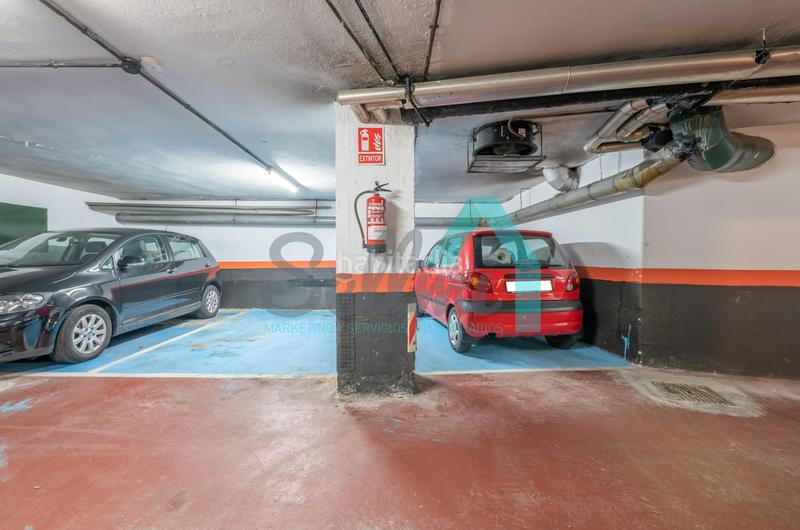 Foto 93dfc4c8-b79e-4687-956b-3e526e5d72f1. Parking voiture dans Centro Gijón