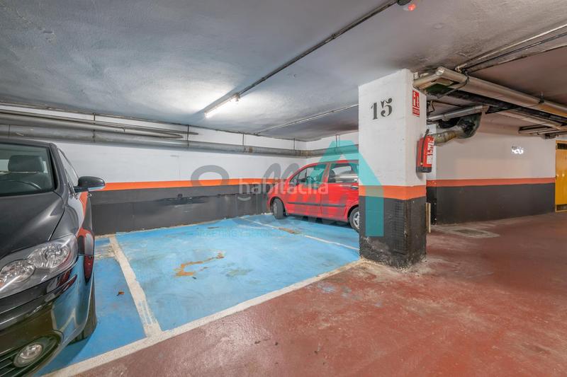 Foto d2ce74a3-6e8e-4dfc-bc49-7a408c732038. Parking voiture dans Centro Gijón