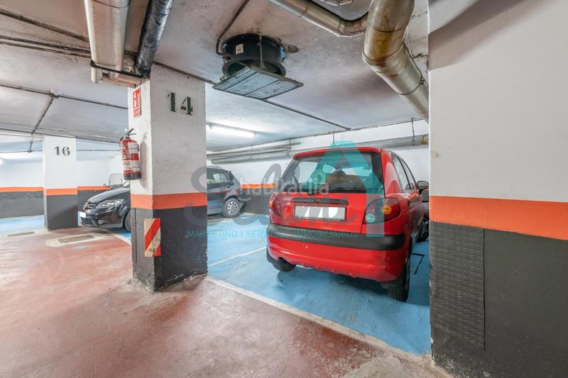 Foto e37a6eee-0b80-47a1-ac2b-704220325686. Parking voiture dans Centro Gijón