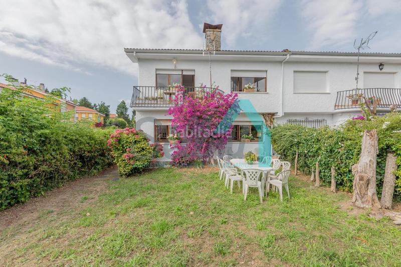 Foto 4335583b-dc84-479f-9892-966cd32cbef0. Casa pareada chalet pareado en venta en celorio, (asturias, españa).

precio: 520.000 €.
superficie construida: 137 m2.
superficie p en Llanes