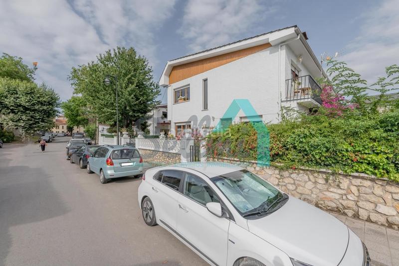 Foto 93d01f87-170a-4af7-9f0c-2613397c4290. Casa pareada chalet pareado en venta en celorio, (asturias, españa).

precio: 520.000 €.
superficie construida: 137 m2.
superficie p en Llanes