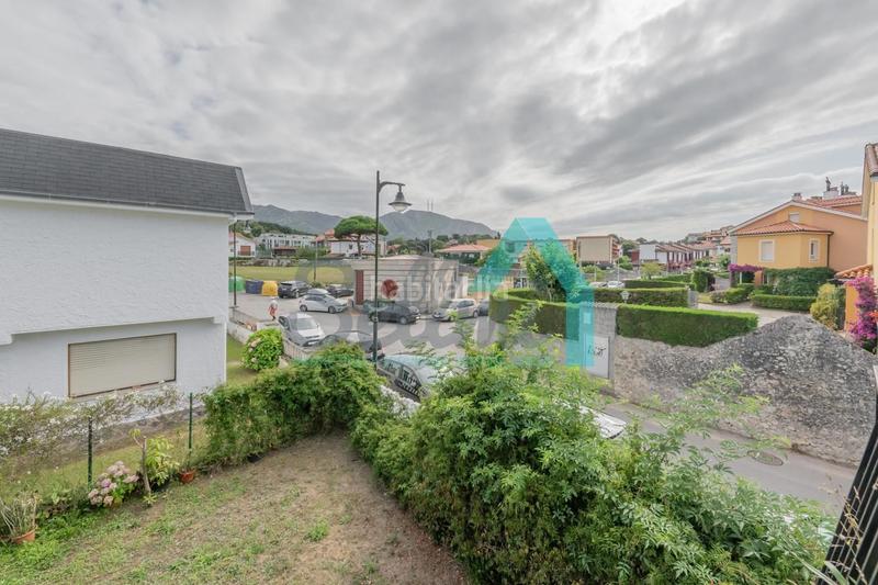 Foto b2ec1b04-383c-4798-9689-235ae905e6fa. Casa pareada chalet pareado en venta en celorio, (asturias, españa).

precio: 520.000 €.
superficie construida: 137 m2.
superficie p en Llanes