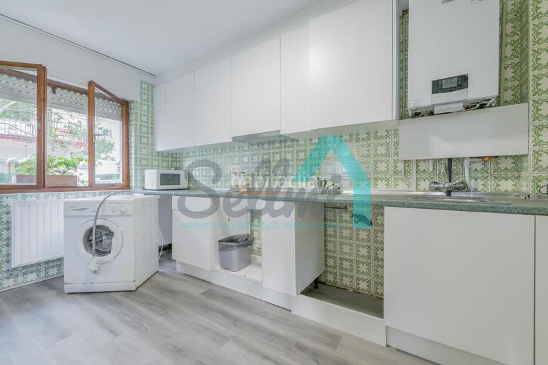 Foto c19a60eb-ccf5-4453-b4d5-0a391b1ecafa. Casa pareada chalet pareado en venta en celorio, (asturias, españa).

precio: 520.000 €.
superficie construida: 137 m2.
superficie p en Llanes