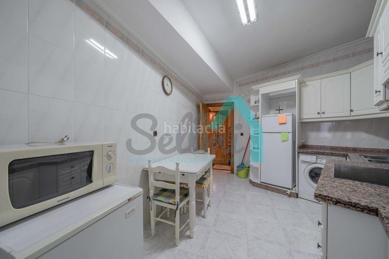 Foto f7c385e4-73dc-43ab-a159-966ce13fe991. Rent flat with heating in Masip Oviedo
