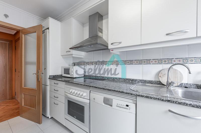 Foto ae085eaf-2d2c-4546-ab54-1a999dd50029. Affitto appartamento con riscaldamento parcheggio in Oviedo