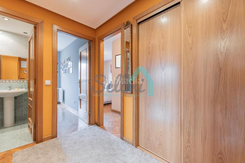 Foto e50c6dba-5557-43cf-adcf-ab577f05a2b6. Location appartement avec chauffage parking dans Huca - La Cadellada Oviedo