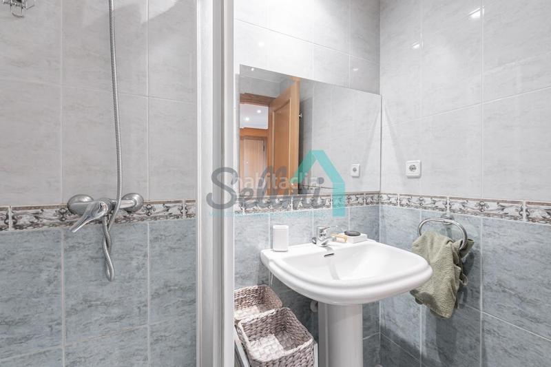 Foto 2449bc13-008a-4c96-ab12-556464ff18bb. Rent flat with heating parking in Huca - La Cadellada Oviedo