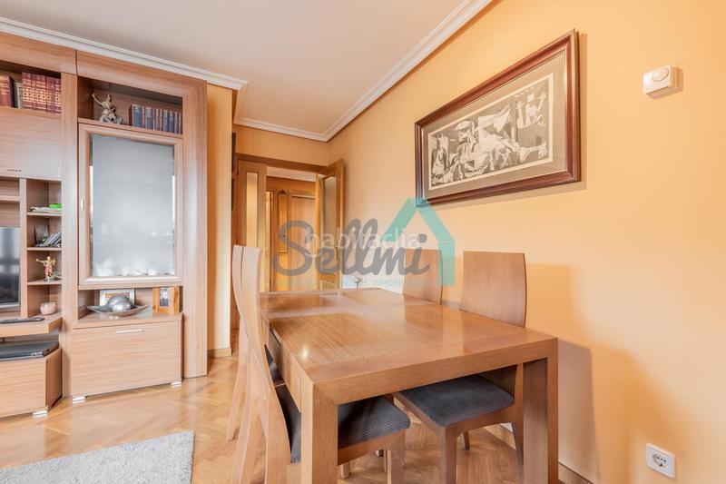 Foto 5626b9aa-d054-4c56-b7c6-d14e6135d567. Rent flat with heating parking in Huca - La Cadellada Oviedo