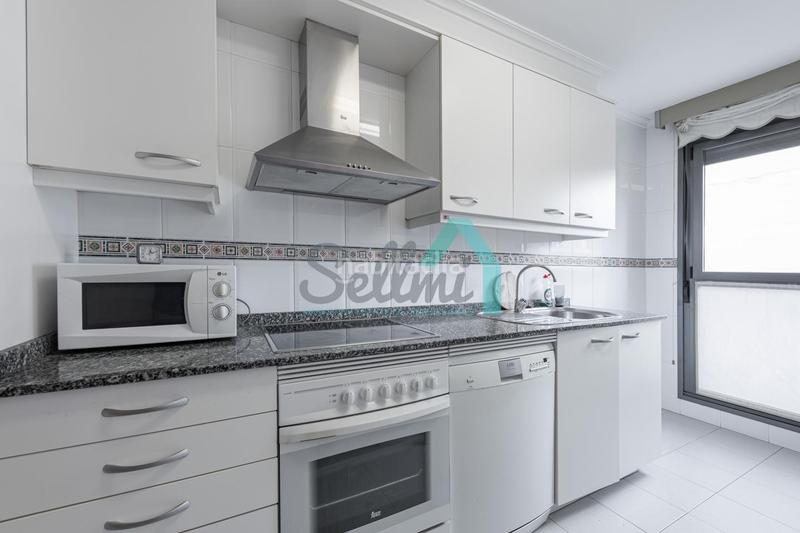 Foto dd311cc6-e1b1-4919-b35f-0b7472768d79. Rent flat with heating parking in Huca - La Cadellada Oviedo