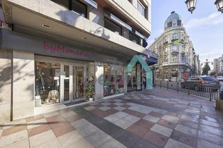 Local Comercial a Uría