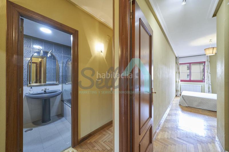 Foto b0de66f9-ac61-47bc-a826-6ed0e93be66c. Rent flat with heating in Auditorio - Seminario - Parque de Invierno Oviedo