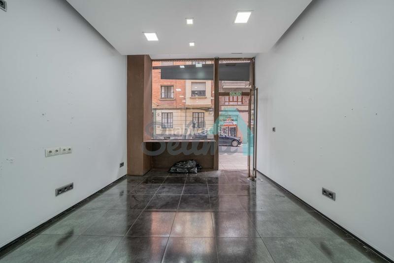 Foto 5476af04-5d56-48ac-a907-9803cdf002a5. Location local commercial dans Auditorio - Seminario - Parque de Invierno Oviedo