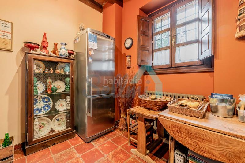 Foto 3c153545-3a73-4a00-b397-d3c8e0151938. Casa amb calefacció aparcament a Buenavista Oviedo