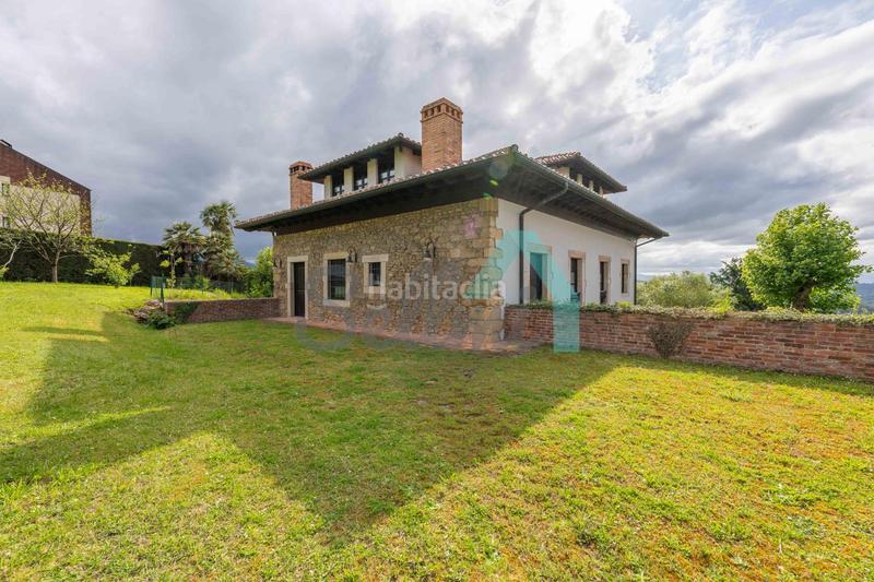 Foto 9d5eaf7f-b393-4e2f-903e-4ac924abe36c. Casa amb calefacció aparcament a Buenavista Oviedo