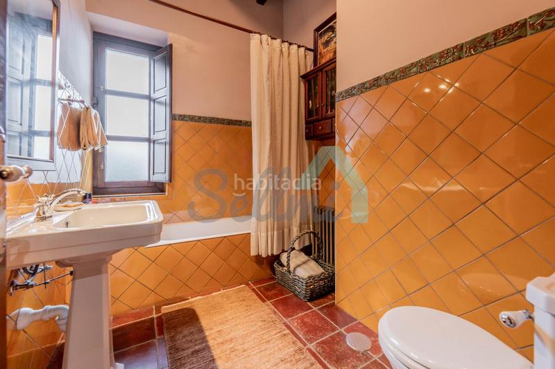 Foto c5f083c4-6583-4e35-b7bd-06acd26f309c. Casa amb calefacció aparcament a Buenavista Oviedo