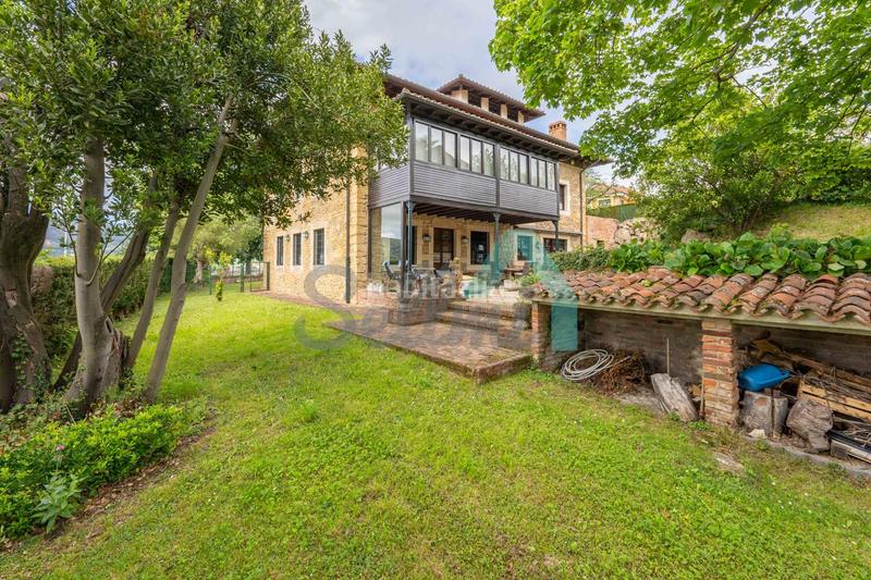 Foto 0d8065c1-06b9-47dd-8fd2-5df70a7a5970. Maison avec chauffage parking dans Buenavista Oviedo