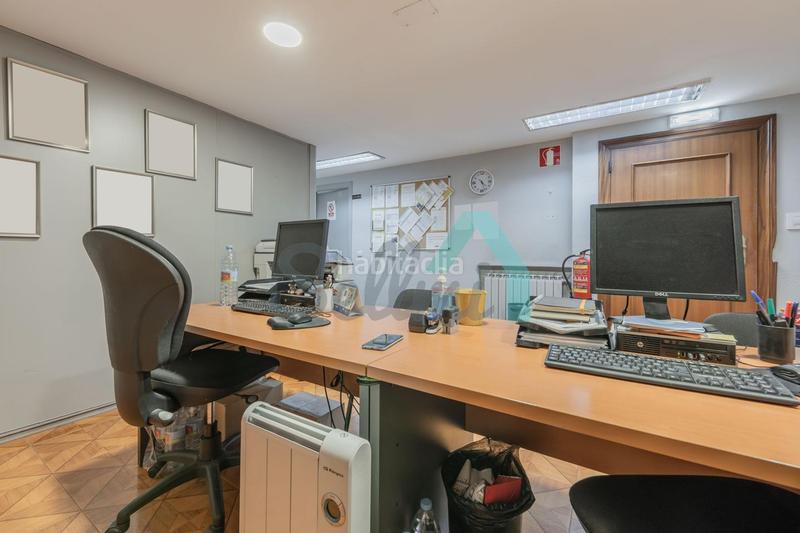 Foto 4577bb78-a668-433f-8525-c678ce65e7d9. Miete büro mit heizung in Parque San Francisco - Uría Oviedo