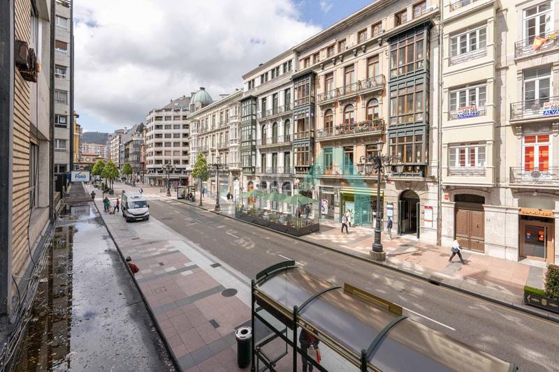 Foto 4fcf2a84-7266-41f3-a687-ae6fc10ca08e. Miete büro mit heizung in Parque San Francisco - Uría Oviedo