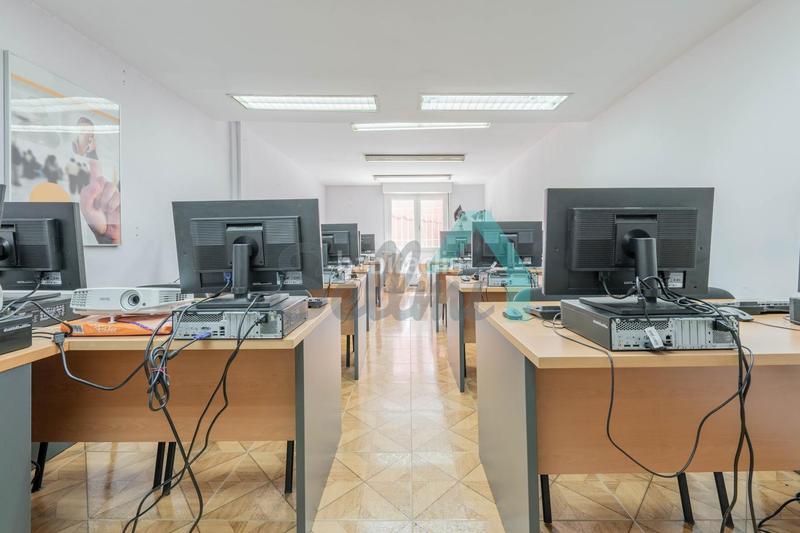 Foto b574be68-e12e-4d05-b185-55472f2d0d0a. Miete büro mit heizung in Parque San Francisco - Uría Oviedo