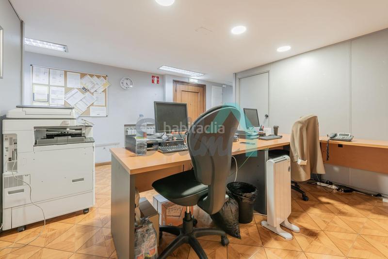 Foto 035bc94f-62b8-4667-86a0-b3f6c9bed512. Rent office space with heating in Parque San Francisco - Uría Oviedo