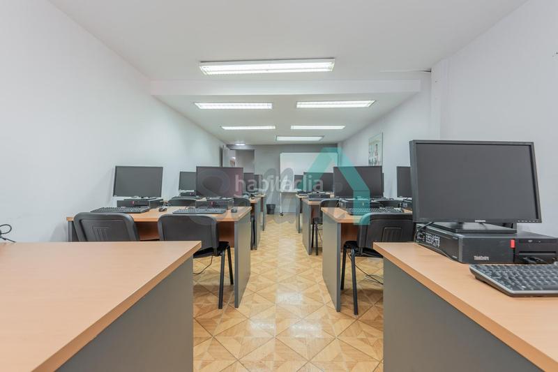 Foto 25aec378-d5ac-4cac-9d0c-5f74e47c4da9. Rent office space with heating in Parque San Francisco - Uría Oviedo