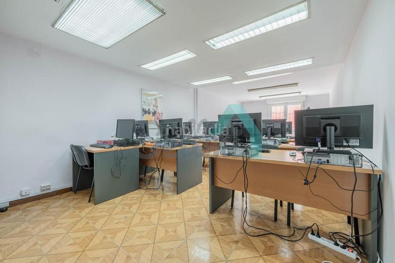 Foto 697941f1-1dc1-4caf-bca9-ffcc92546762. Rent office space with heating in Parque San Francisco - Uría Oviedo