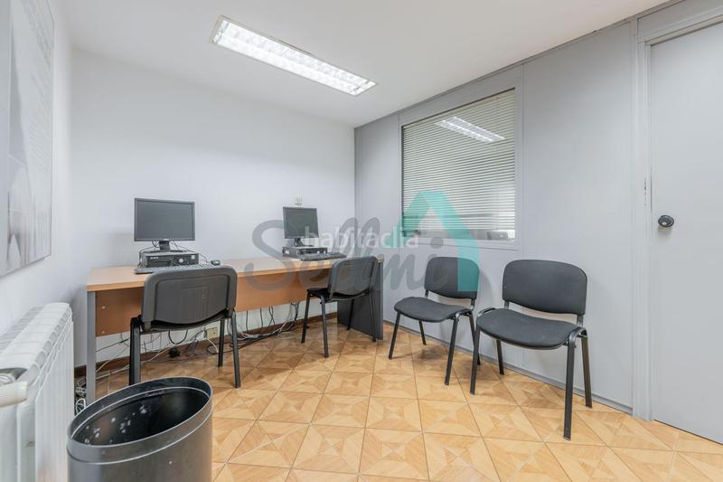 Foto 8953286f-1955-47d1-9e2e-e33111783f9a. Rent office space with heating in Parque San Francisco - Uría Oviedo
