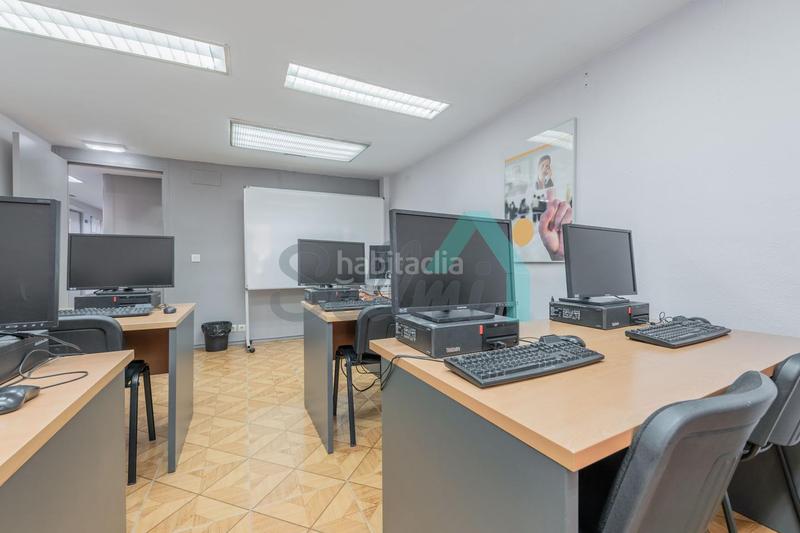 Foto 8a101a43-acf1-409b-a13c-09a13bc4dd8a. Rent office space with heating in Parque San Francisco - Uría Oviedo