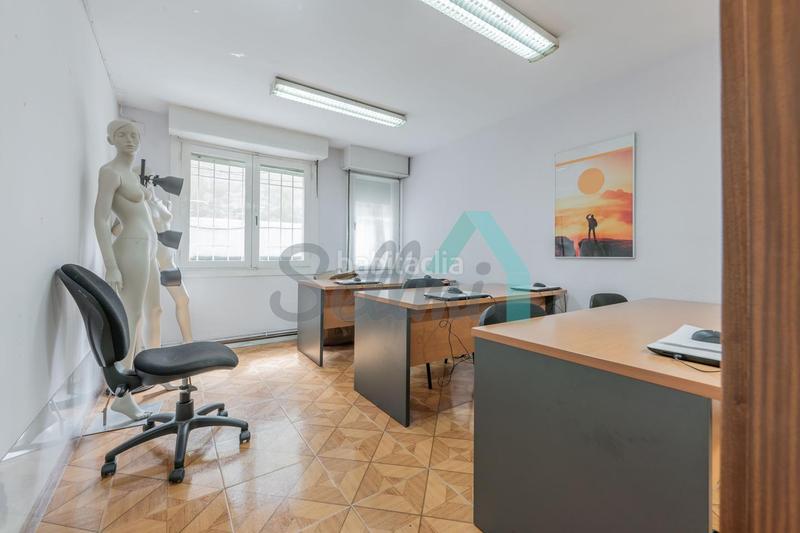 Foto a6ff8915-f22c-4cdd-99d4-2090f6a1c492. Rent office space with heating in Parque San Francisco - Uría Oviedo