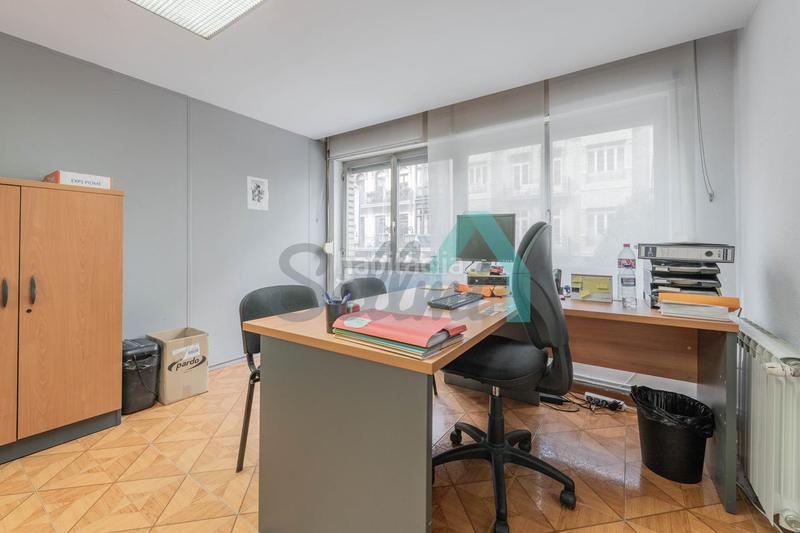 Foto bee674e3-e75c-4f53-844a-81e24e043bd2. Rent office space with heating in Parque San Francisco - Uría Oviedo