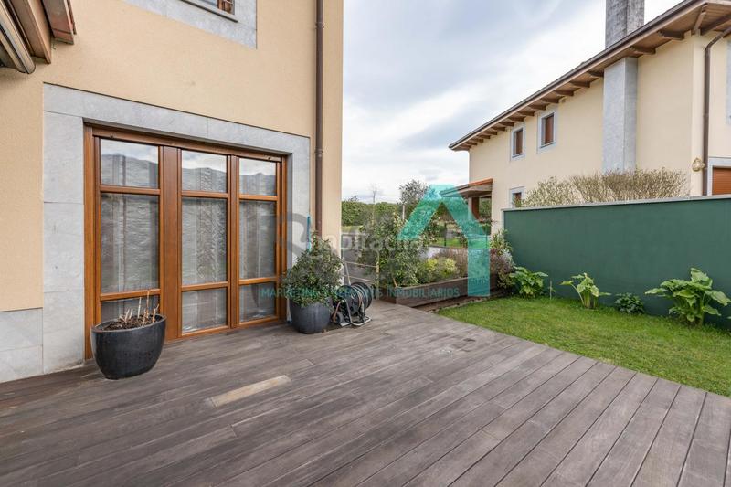 Foto 1df1f00c-44ab-4b92-87b7-636461c4a7a3. Casa aparellada amb calefacció aparcament a Llanes pueblo Llanes