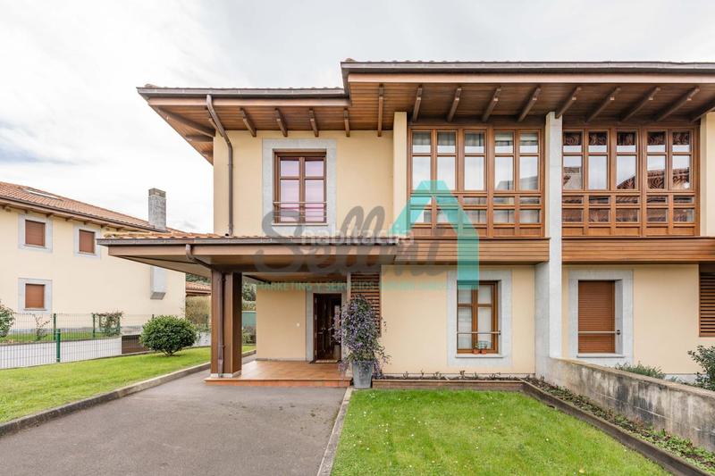 Foto 42a7f30e-962b-433c-b745-904389bba254. Casa aparellada amb calefacció aparcament a Llanes pueblo Llanes