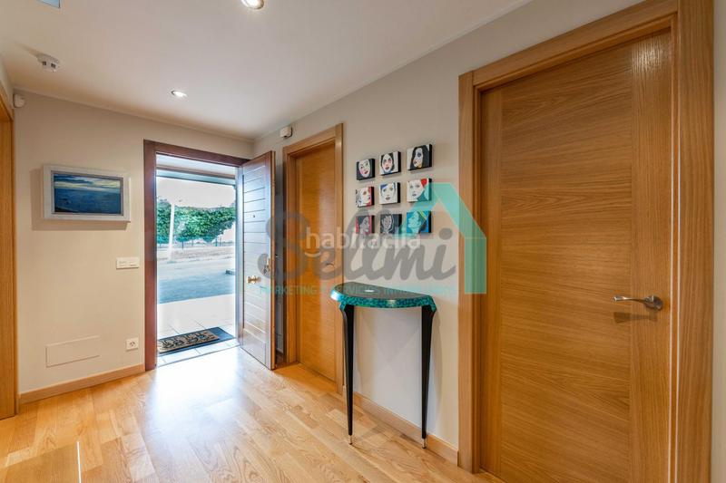 Foto 45cf37b6-649e-4244-8786-04cc3d2496a8. Casa aparellada amb calefacció aparcament a Llanes pueblo Llanes