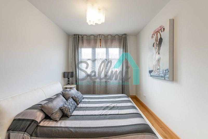 Foto e085c7fe-0e77-48ff-8ac1-446ab5a3bf2d. Casa aparellada amb calefacció aparcament a Llanes pueblo Llanes