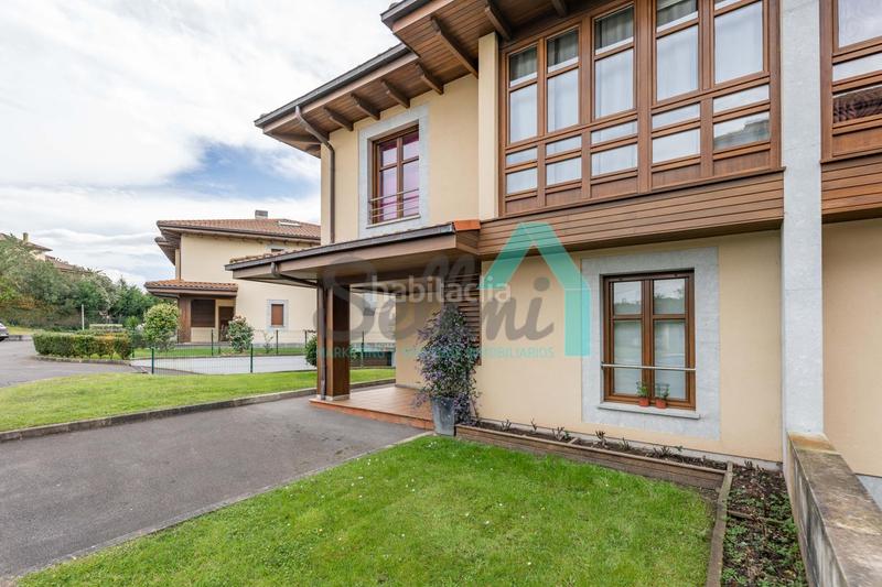 Foto dc3e6ae4-1bc2-4f31-a6a0-488a37523868. Doppelhaus mit heizung parking in Llanes pueblo Llanes