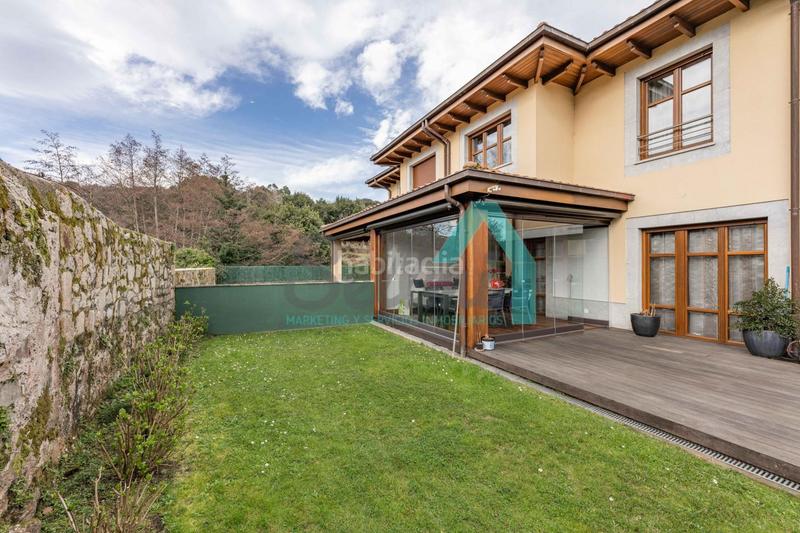 Foto 6021df05-a5f3-42c6-ade6-1d5bbc4852ea. Maison jumelée avec chauffage parking dans Llanes pueblo Llanes