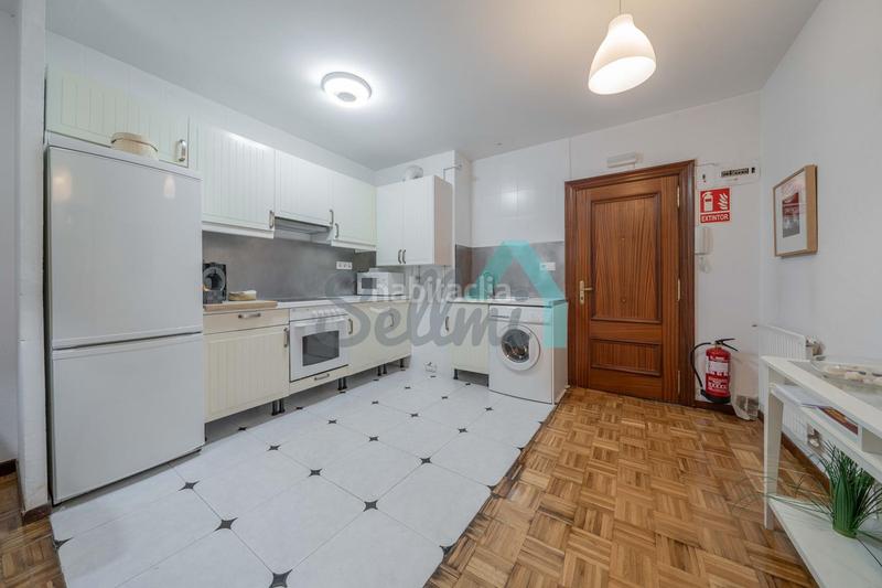 Foto 95c90f3e-2de6-44a0-9580-ce4a6e49da0e. Location appartement dans Casco Histórico Oviedo