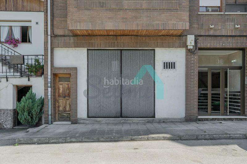 Foto 4a1abda2-b536-49f7-baff-8ebf07b3a219. Business premise in Aller