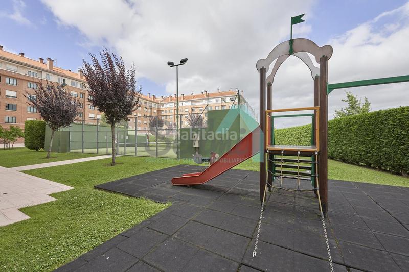 Foto 29505e64-a2fd-41f1-95b3-fe700027e73a. Rent flat with heating pool in Viesques Gijón