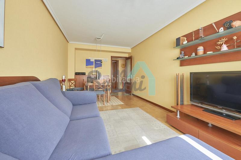 Foto 41e4c2db-fbc3-4a48-802c-6db6e9caa60c. Rent flat with heating pool in Viesques Gijón