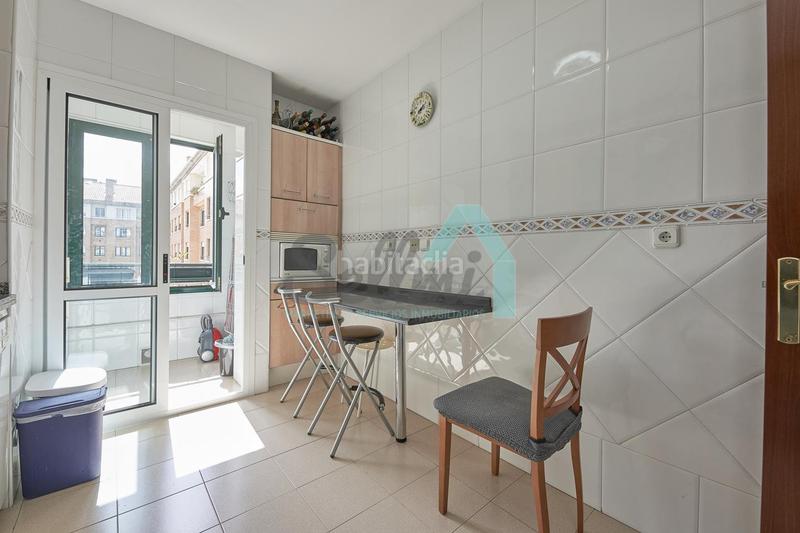 Foto def617bc-30c5-447e-8321-1a1db3243dd0. Rent flat with heating pool in Viesques Gijón