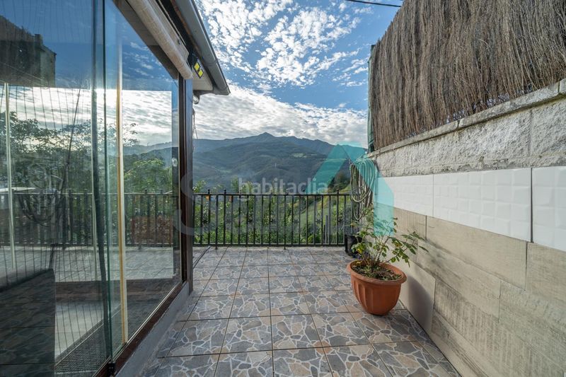Foto c8c4dad1-6a97-4f1f-93f6-07ec0502ce09. House with heating in Lena