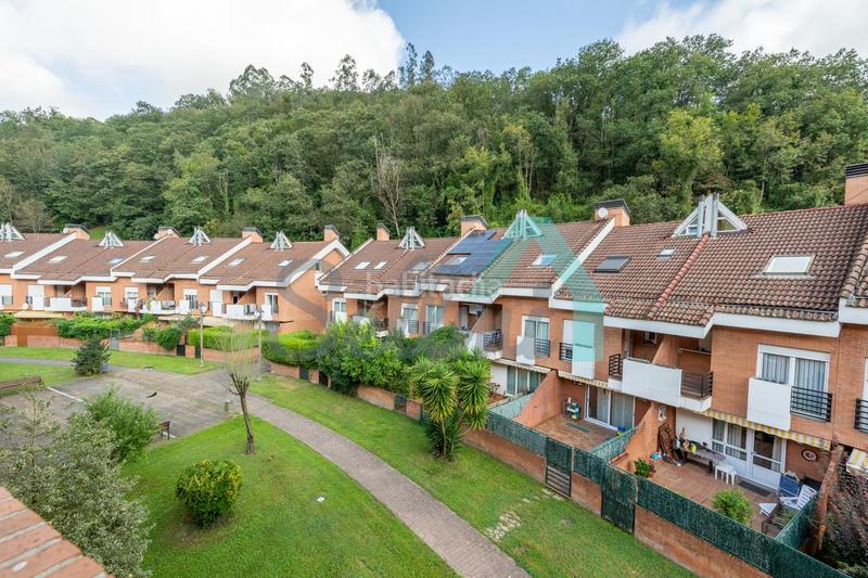 Foto 003454b3-eb61-4ca2-beb1-22480bcc3908. Dúplex amb calefacció aparcament a Morcín